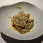 レフェルヴェソンス - Primitivism 島豚 今帰仁アグー豚 そのお肉のコンソメと帆立のラビオリ レモンマリーゴールド サマートリュフ