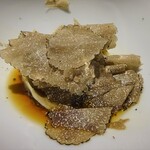 レフェルヴェソンス - Primitivism 島豚 今帰仁アグー豚 そのお肉のコンソメと帆立のラビオリ レモンマリーゴールド サマートリュフ