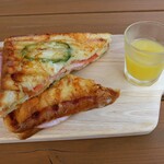 ヒュッゲカフェ グリーンシューツ - ホットサンド