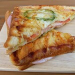 ヒュッゲカフェ グリーンシューツ - ホットサンド