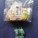 セブンイレブン - 料理写真:梅こんぶおむすび 124円