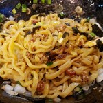 麺店 やす八 - 良く混ぜるとまんべんなく混ざる