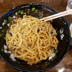麺店 やす八 - 良く混ぜないと挽肉が下に