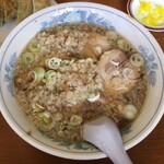 大ちゃんラーメン - 背脂入れて貰うの忘れた！！！
            
            カウンター越しに背脂おねだりしてどっさり追加！！！
            
            オヤジもおばちゃんも優しい、如何にも富山の田舎の人って感じ^^
            
            
            