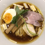 麺酒一照庵 - 生醤油。個人的にかなりオススメです。コクのある醤油が効いたスープと細麺が絡み合います。