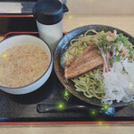 らーめん仙代 - グリーンカレーつけ麺 中 ¥850
      変なキラキラと文字が…^^;