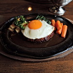 ハンバーグ玉子のせ