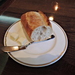 西洋料理店 エスコフィエ - パン（軽くトースト。）