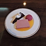 西洋料理店 エスコフィエ - デザート（色合い、甘さ、酸味、食感のバリエーション。）
