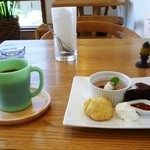 Cafe HANA - ストレートコーヒー（モカ・イルガチェフ）とおやつプレート