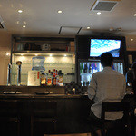 醪音 - テーブル席からカウンターを臨む