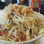 成蹊前ラーメン - ラーメン(700円) ニンニクアブラヤサイ。