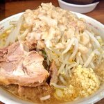 ラーメン二郎 - 小ラーメン(700円)+ネギ(100円) 野菜 アブラ ニンニク。