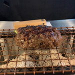 挽肉と米 吉祥寺 - 自分専用の網にタイミングよく提供されます！
                                2020/8   by みぃこのごはん日記