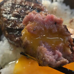 挽肉と米 - とろ〜りたまごを付けて、パクリ(o^^o)
      2020/8   by みぃこのごはん日記