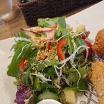 シュシュ - サラダも盛り盛り