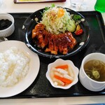 Nikuyoshi - 甘辛厚切りトンテキ　200ｇ　1000円　（ご飯・スープ・お新香・１ドリンク付き）ご飯・スープ、おかわり無料です