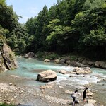 野外テラス 水の音 - 黒茶屋敷地内の川