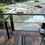 野外テラス 水の音 - 足元もスケスケで臨場感がある