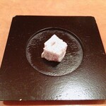 祇園 大渡 - 焼菓子　赤紫蘇のメレンゲ