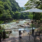 野外テラス 水の音 - 席はこんな感じ