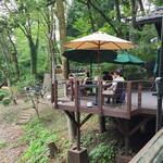 野外テラス 水の音 - 別の席は、こんな感じにちょい出っ張り