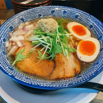 下品なぐらいダシのうまいラーメン屋 - 