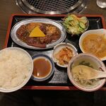 Hachifuku - 和牛ミックス定食　1450円（税別）