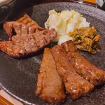 Gyuutan To Wagyuu Yaki Aoba - ♦︎特上牛たんと和牛焼きランチ　¥2,453
                        (特上牛たん塩焼き・麦めし・とろろ・テールスープ)