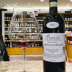 エノテカ  - 2015年ヴィンテージはサッシカイアに次いで年間イタリアワインの2位に輝いたらしい。香りは独特で近寄りがたい感じがするんだけど味わいは複雑でじわじわとうま〜いが込み上げてくる。大人のワインだなこれは