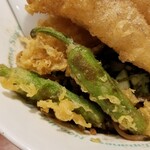 麺屋 六感堂 - 穴子の山椒ブラック和えそば (穴子天ぷら添え)