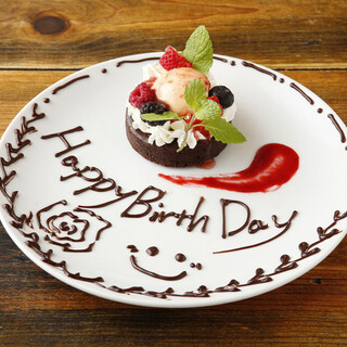 記念日や誕生日に最適◎メッセージ付きデザートプレート
