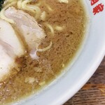 ラーメン六角家 - 鶏油タップリでバランスのいいスープ。