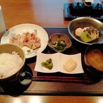 日本橋逢坂 - 地鶏の塩麹焼きと海老真丈と冬瓜の煮物(1100円)