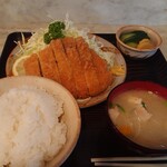 Tonkatsu Yoshie - ロースとんかつ定食1250円