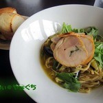 創作レストラン ジョゼキッチン - ナスと自家製鶏スモークのペペロンチーノソース