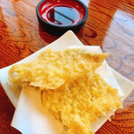 Uo tama - 鯉の天ぷら 150円/枚
                        このお値段もお値打ちかと。とても美味しくてお安い
                        ので、2枚くらいは食べたいです。