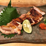 炭火焼鳥 きち蔵 - 黒さつま鶏(黒王) ももたたき2つ目w