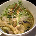 鶏ササミとほうれん草のグリーンカレー　ハーフ　550円