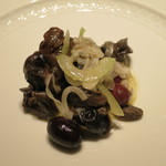 フォリオリーナ・デッラ・ポルタ・フォルトゥーナ - ケイパーの香りのエスカルゴの煮込み　玉葱添え　(2012/06)