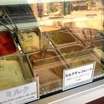 SUOUジェラート - ショーケース