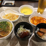 ワールドダイニング シーダパレス - フカヒレラーメン、フォアグラ丼、うなぎ丼、etc...