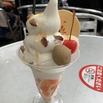 Pafe Ko Hi Sakesa Saki - 北海道産ソフトクリーム使用「北海道メロンと和栗」のパフェ、950円