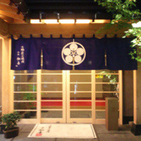 西新初喜 本店 - 品ある玄関です。