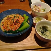 珞珈壹号 銀座店 - 汁なし担々麺（全景）