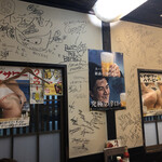 大衆酒場 福助 - サインいっぱい
