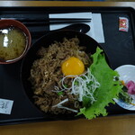 Yonezawa kohakudou yamagataken kankoubussan kaikan - すき焼き丼890円＋税？