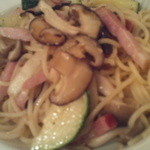 フォセッタ - ベーコンときのこのパスタ