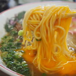 泉善 - 生玉子入り中華そば（麺に生玉子を絡めて食べる）