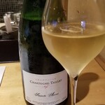 馳走 啐啄一十  - お酒①シャルトーニュ・タイエ・サン・タンヌNV(シャンパーニュ、フランス)
      葡萄品種:シャルドネ39%、ピノ・ノワール47%、ピノ・ムニエ14%